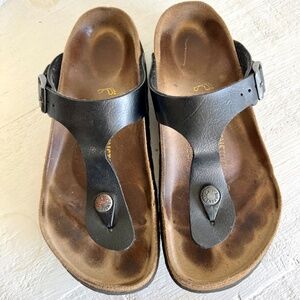 BIRKENSTOCK Gizeh in Black Leather - 36